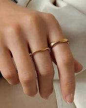 Load image into Gallery viewer, Thick Gold Wave Ring
