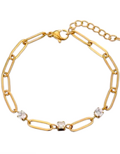 Load image into Gallery viewer, Audrey Single Diamonds Gold Oval Link Bracelet | Stainless Steel Gold Plated
